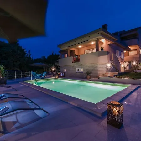 Διαμέρισμα Jelavic Sutomiscica