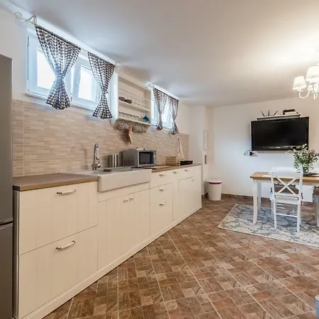 Jelavic Apartamento Sutomiscica