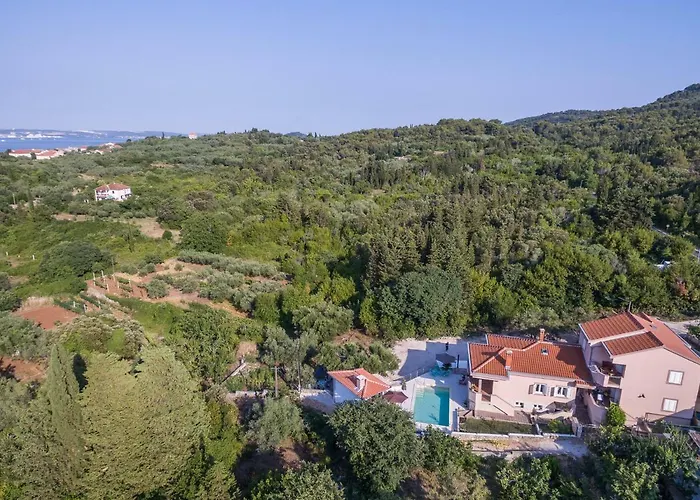 아파트 Jelavic Sutomiscica